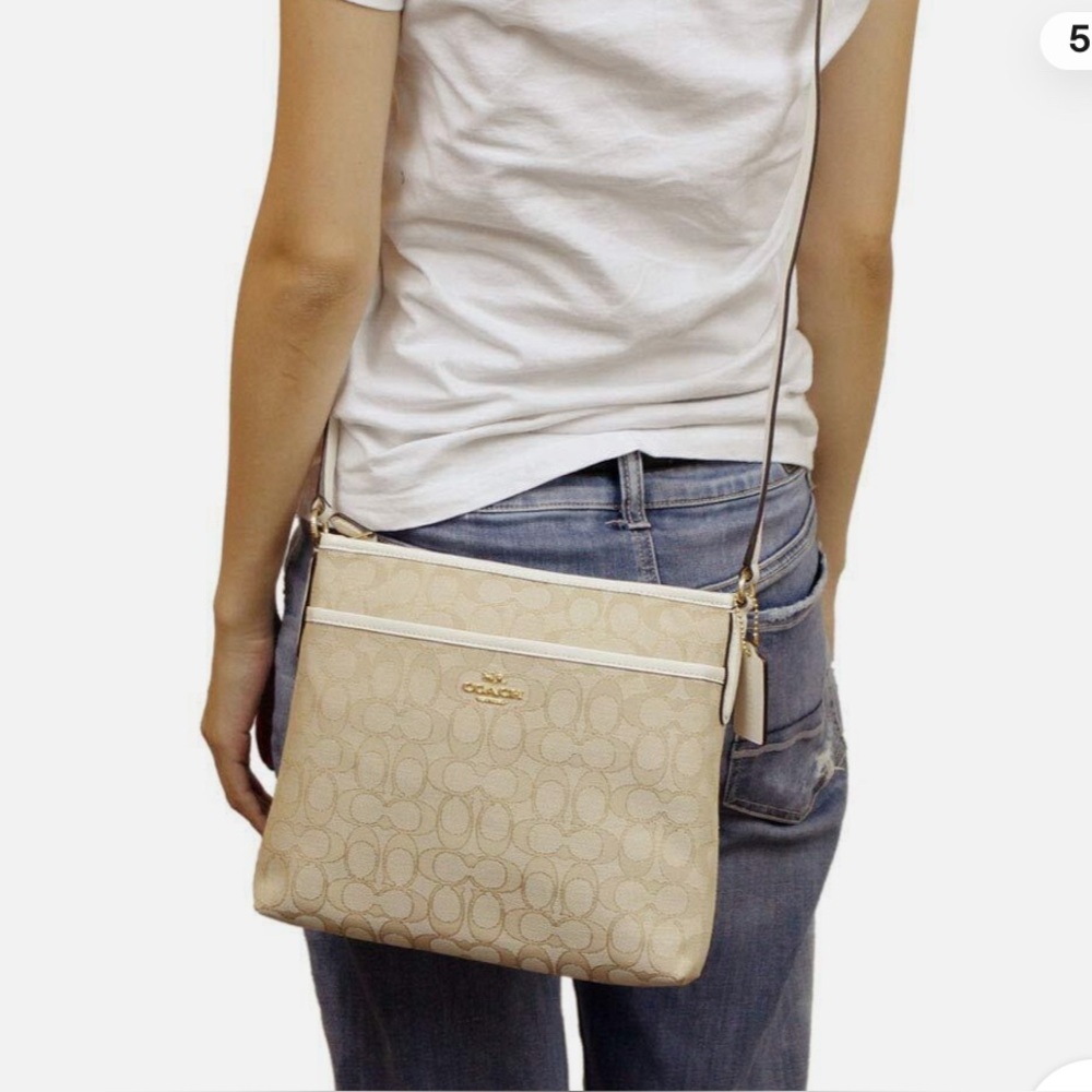 CoachCross Body Bag)F29210 Light Khaki X Chalk Signature Shoulder.NWOT - Picture 3 of 12